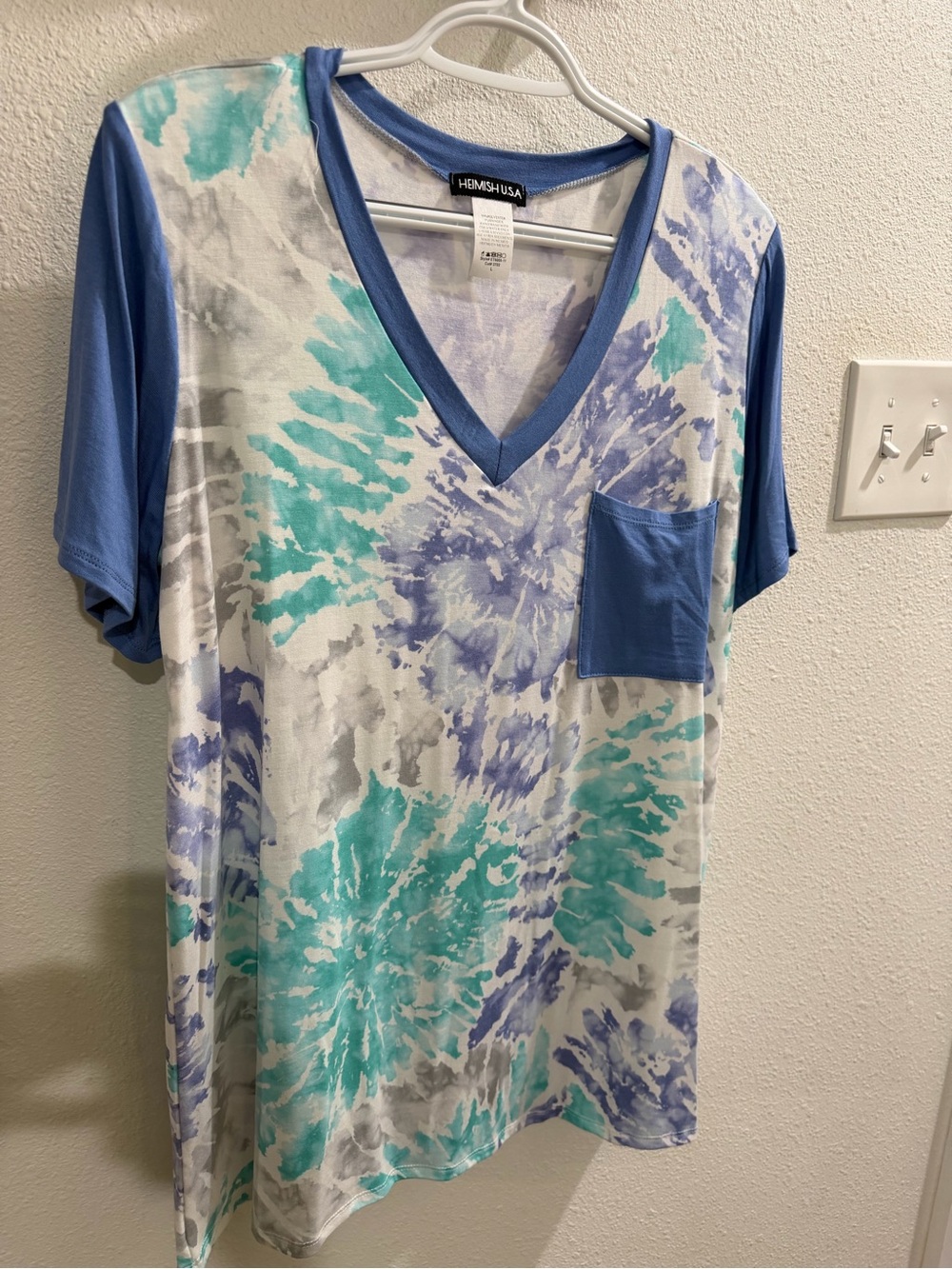 HEIMISH USA Short Sleeve V-Neck Tie-Dye Tee in Teal, Periwinkle, White - New
